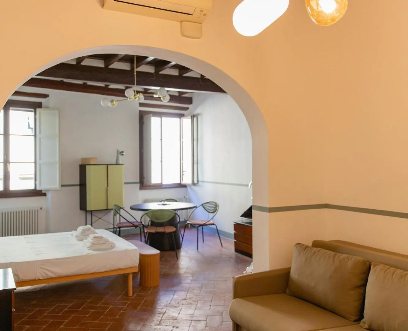 Apartment Stunning & Sunny Studio Near Piazza Santo Spirito Florence