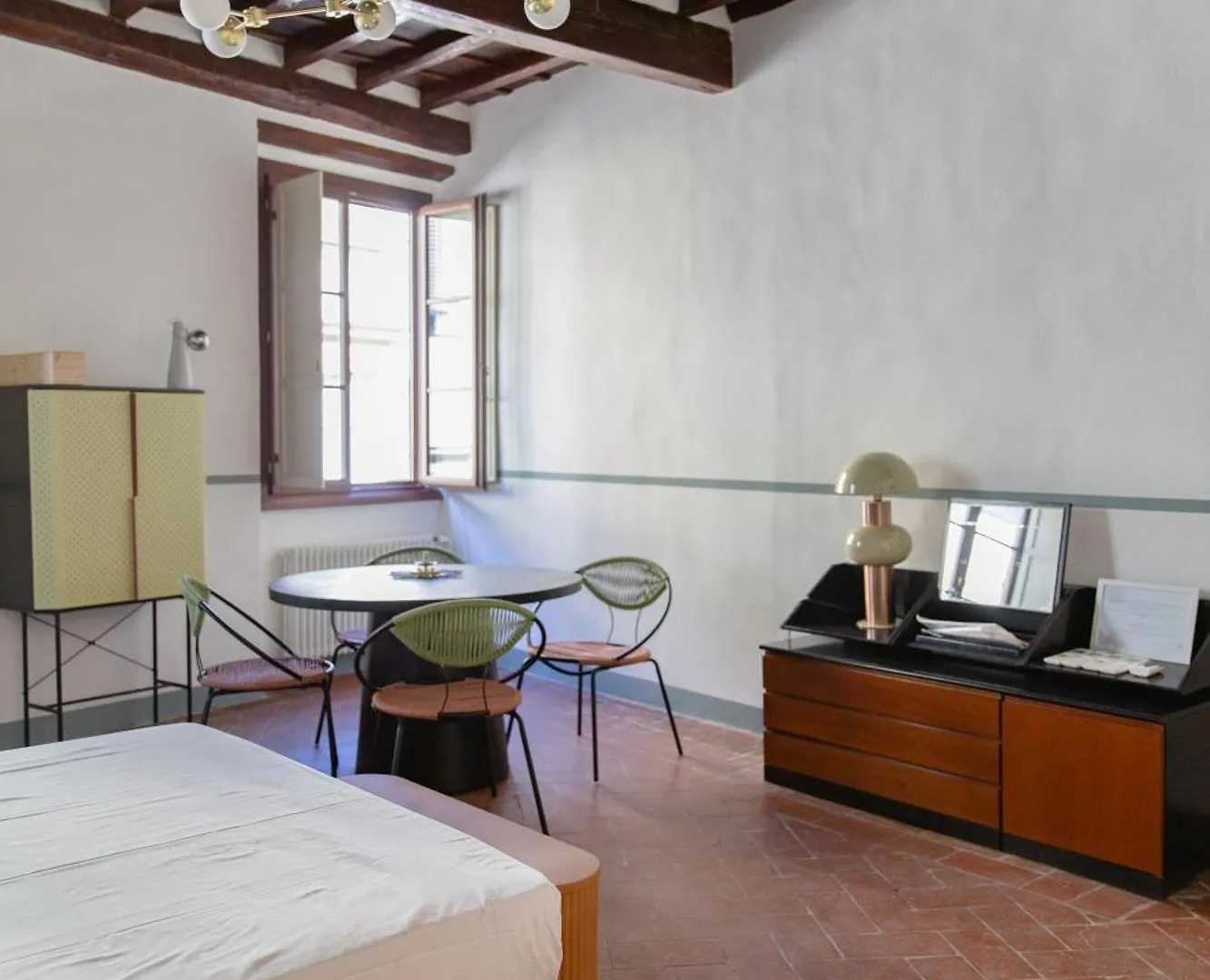 Stunning & Sunny Studio Near Piazza Santo Spirito Florence